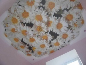 Преимущества натяжных потолков из ткани или пленки